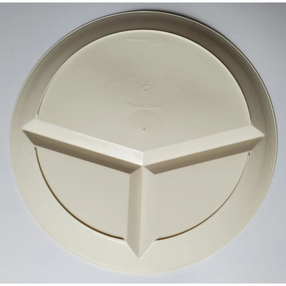 READ Vintage PackerWare Lot Of 4 Ivory Plastic Plates Brown Plate‎ Holders USA